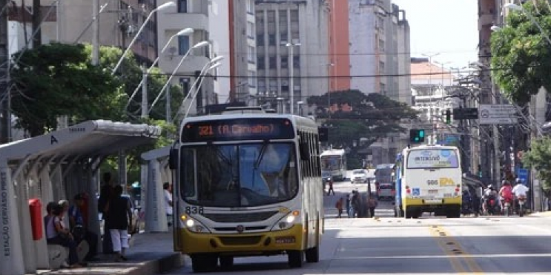 Caso os representantes dos empresários de ônibus não apresentem contra-proposta, a greve estará mantida na quarta-feira (26)