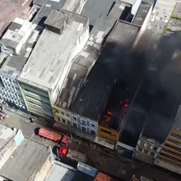Incêndio  atinge loja no Centro do Recife