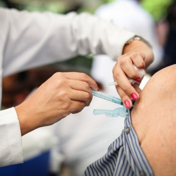 Recife começa a vacinar contra a Covid-19 pessoas com comorbidades 