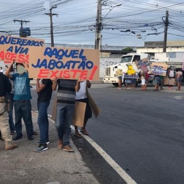 Protesto, na Estrada da Muribeca, pede melhorias na PE-17