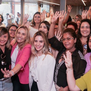 Alessandra Vieira faz agenda com mulheres no Recife 