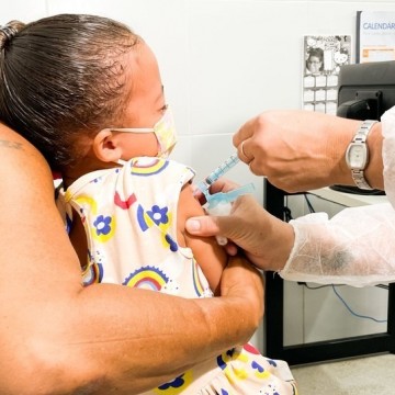 Vacinação da Covid passa a ser anual para crianças e grupos prioritários a partir de 2024