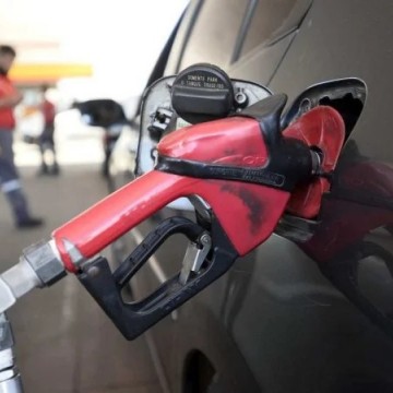 Isenção de impostos nos combustíveis será discutida por Lula nesta segunda-feira