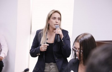 Pré-candidata a prefeita de Santa Cruz do Capibaribe, Alessandra Vieira, participa de audiência pública sobre falhas no serviço da Neoenergia
