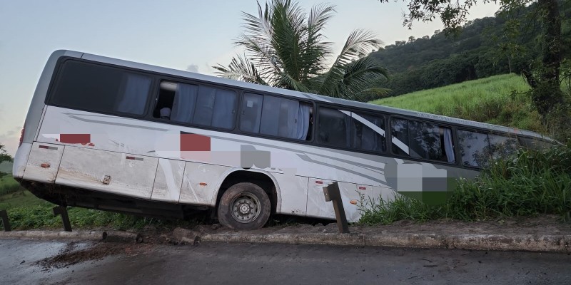 Segundo a PRF-PE, um motorista de ônibus teria perdido o controle do veículo 
