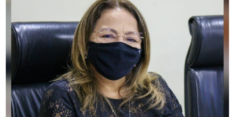 Vereadora do Recife Professora Ana Lúcia, em 07 de abril de 2020, deu entrada no Projeto de Lei nº 40/2020, que estabelece “AS IGREJAS E OS TEMPLOS DE QUALQUER CULTO COMO ATIVIDADE ESSENCIAL EM PERÍODOS DE CALAMIDADE PÚBLICA 
