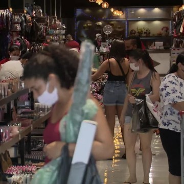 População ocupada no comércio cresce 7,5% em 2021 e volta ao patamar pré-pandemia em Pernambuco