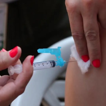 Ministério da Saúde amplia vacinação de dengue para 154 municípios; Recife está na lista para receber doses