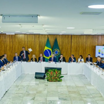 Raquel Lyra participa de reunião com Lula sobre segurança nas escolas; governo federal repassará R$ 3,1 bilhões para estados e municípios