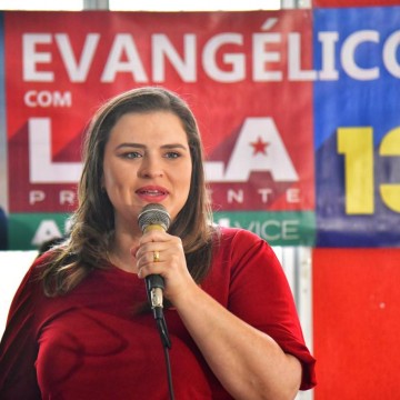 Marília recebe carta-compromisso dos evangélicos com a sua candidatura e a do presidente Lula