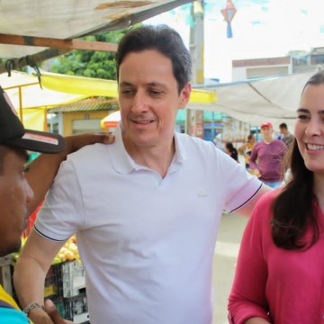 Maria Arraes visita Belo Jardim ao lado de Vicente Galvão
