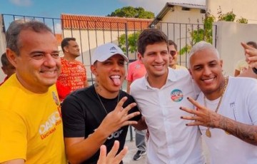 Danilo recebe apoio de jovens no Recife