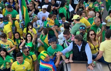 Caruaru e Recife demonstram força do patriotismo e carinho por Gilson e Anderson 