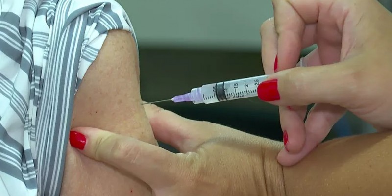 Para vacinação o atendimento acontece sem marcação e para testagem é necessário marcação prévia