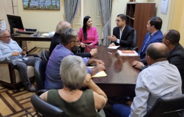 Prefeita de Serra Talhada se reúne com o Governo estadual e representantes do Programa Leite de Todos para viabilizar o liberação do pagamento dos fornecedores 