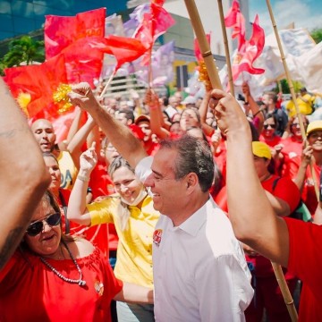 Danilo visita feiras, comitês faz caminhadas pelo Agreste e Sertão 