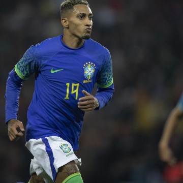 Diniz convoca Raphinha para seleção brasileira, após corte de Vini Jr