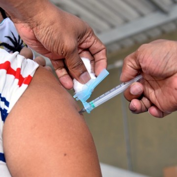 Campanha de Vacinação para Crianças e Adolescentes está com baixa adesão em Pernambuco. Estado faz convocação para reta final da campanha.