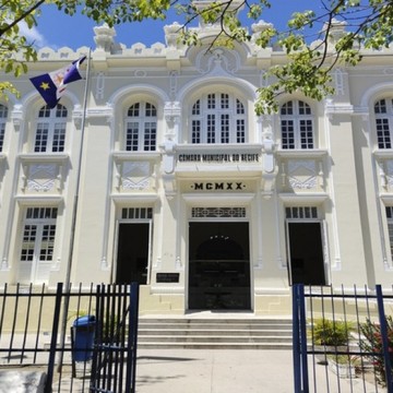 Após polêmica, Câmara Municipal do Recife suspende licitação para gasto milionário com aquisição de celulares