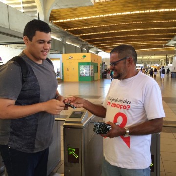 Metrô do Recife recebe ação de luta contra Aids  