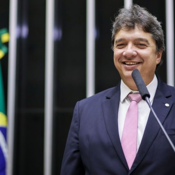 Guilherme Uchoa Jr parabeniza Márcia Conrado pela presidência da Amupe e se coloca à disposição para ser ponte dos municípios em Brasília 