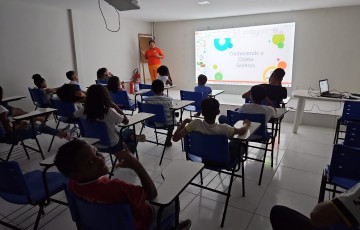 Estudantes recebem aula de educação ambiental em Paulista