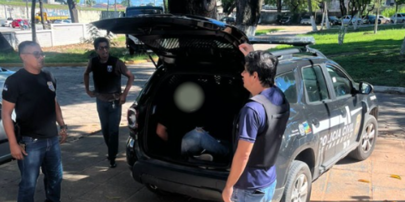 A prisão foi realizada pelo Departamento de Polícia da Criança e do Adolescente (DPCCAI) de Jaboatão dos Guararapes, no bairro de Prazeres