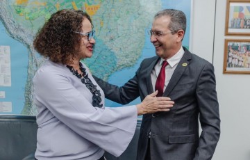 Dr. Edmilson tem encontro com Ministra Luciana Santos em Brasília 