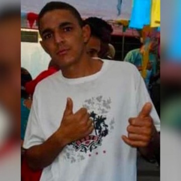 PMs são julgados pela morte de Marcos Laurindo, em 2013; jovem foi morto dentro de casa sem motivação