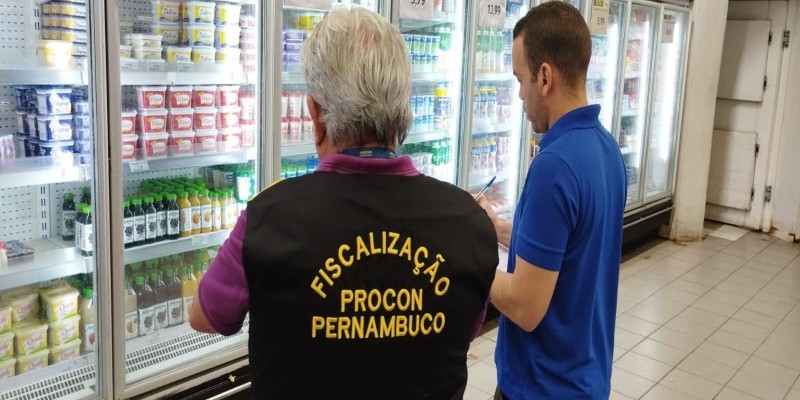 O Procon-PE pesquisou um total de 27 itens, abrangendo 24 estabelecimentos localizados no Recife e Região Metropolitana