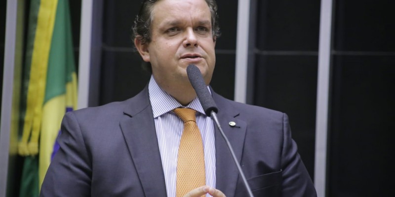 Em acordo com lideranças partidárias, parlamentar pernambucano liderará 135 parlamentares de seis partidos políticos