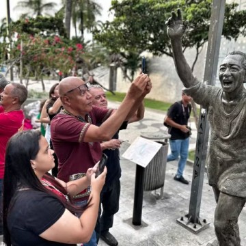 Miró da Muribeca é homenageado com estátua no Recife Antigo