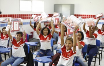 Prefeitura do Paudalho entrega kits de materiais escolares para a Rede de Ensino Municipal