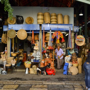 Comerciantes de artesanato do Mercado de São José passam a trabalhar em local provisório devido reforma