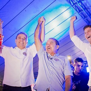 Hélio da Guabiraba lança candidatura em grande ato no Recife