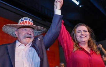 Coluna da sexta | Marília Arraes inicia 2º turno com o pé direito ao receber apoio de Lula 