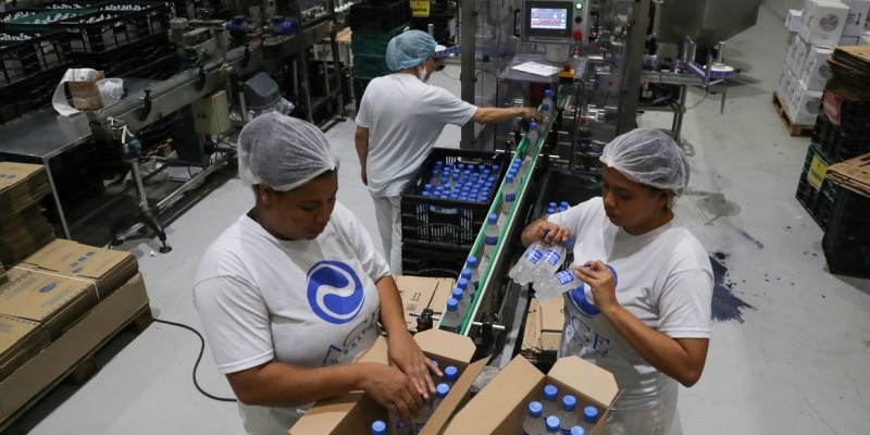 Indústria tem queda na produção e no emprego em abril O índice também está abaixo da média registrada nos anos anteriores