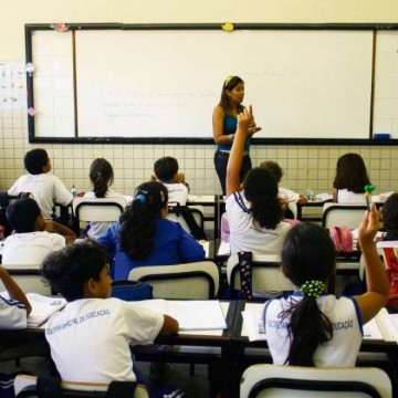 Brasil investe menos em educação que países da OCDE