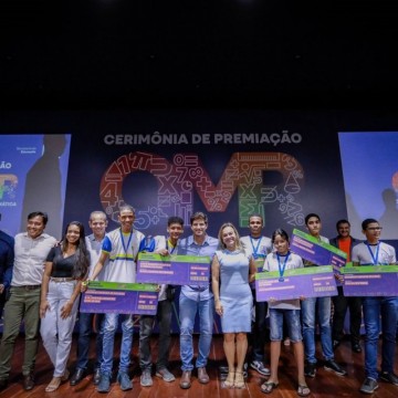 Alunos premiados na Olimpíada de Matemática do Recife viajam para os EUA nesta segunda 