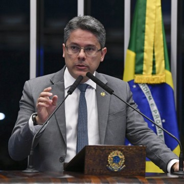 Debatendo com presidenciáveis: senador Alessandro Vieira fala de projetos, polarização e debate político