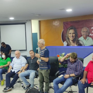 Em Igarassu, Yves Ribeiro reúne lideranças políticas