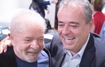 Apoio de Lula a Danilo é enfatizado em diferentes inserções do candidato ao Governo
