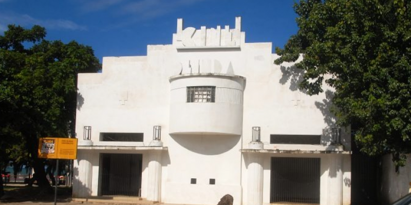 O cinema fica localizado bem na entrada do sítio histórico de Olinda, no bairro do Carmo