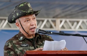 Presidente Lula demite comandante do Exército