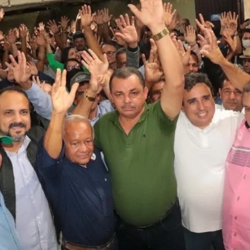 Tiago Pontes é recepcionado por prefeito e lideranças políticas em Lajedo
