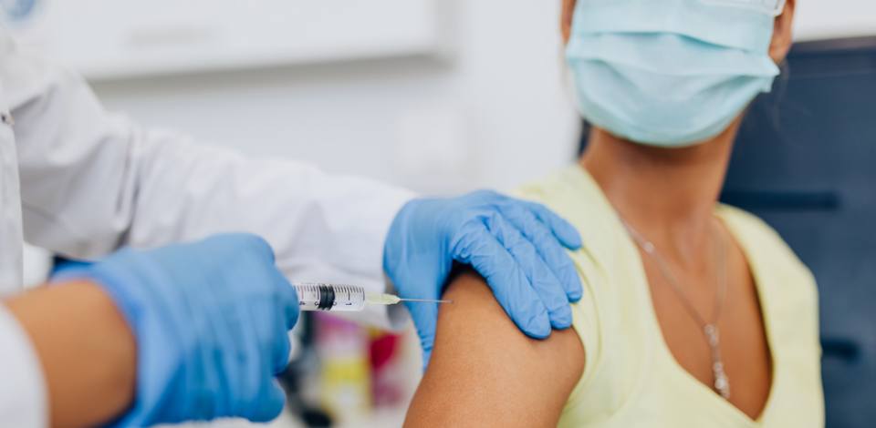 Gripe ou Covid-19: qual vacina tomar primeiro?