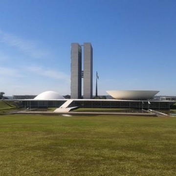 Prefeitos se reúnem em Brasília contra a extinção de municípios 
