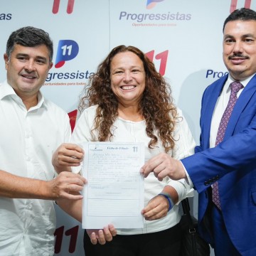 Nadjane Peixoto se filia ao PP e oficializa pré-candidatura a prefeita de Cumaru