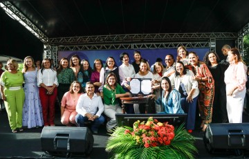 Governadora Raquel Lyra lança programa que vai dar auxílio mensal de R$ 300 a 100 mil mulheres em situação de vulnerabilidade social