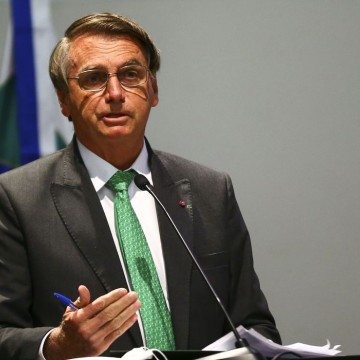 Presidente faz edição no decreto que regulamenta o Auxílio Brasil